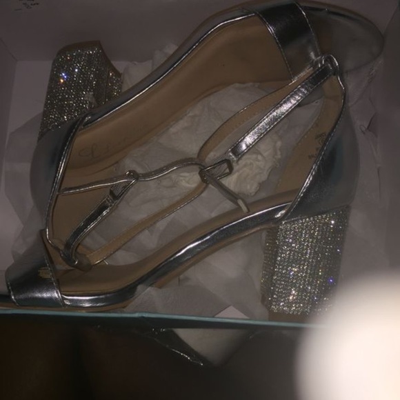 silver shoes size 8